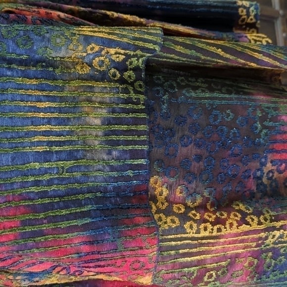 Unique And Fun Long Sleeve Shirt For The Color Lover! Size XL Fabric Is Raised - Picture 3 of 5